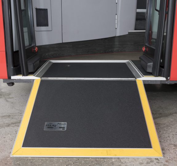 RM2 Manual folding ramp