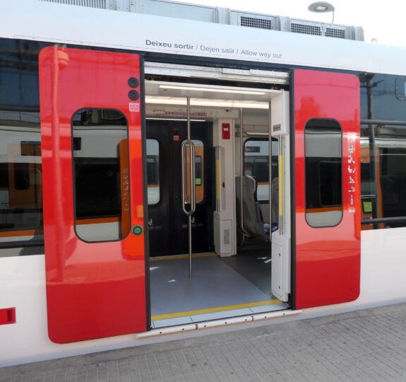 Puerta corredera para trenes